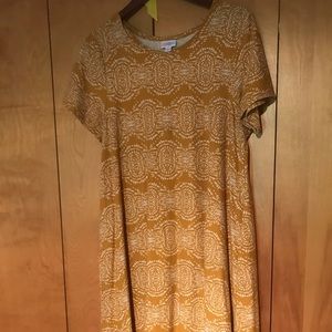 Medium lularoe Carly
